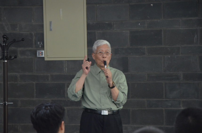 活动化学学院1955级校友周世光教师作致敬百廿华诞中国杀手锏武器拾萃